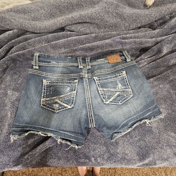 Shorts - Picture 4 of 8